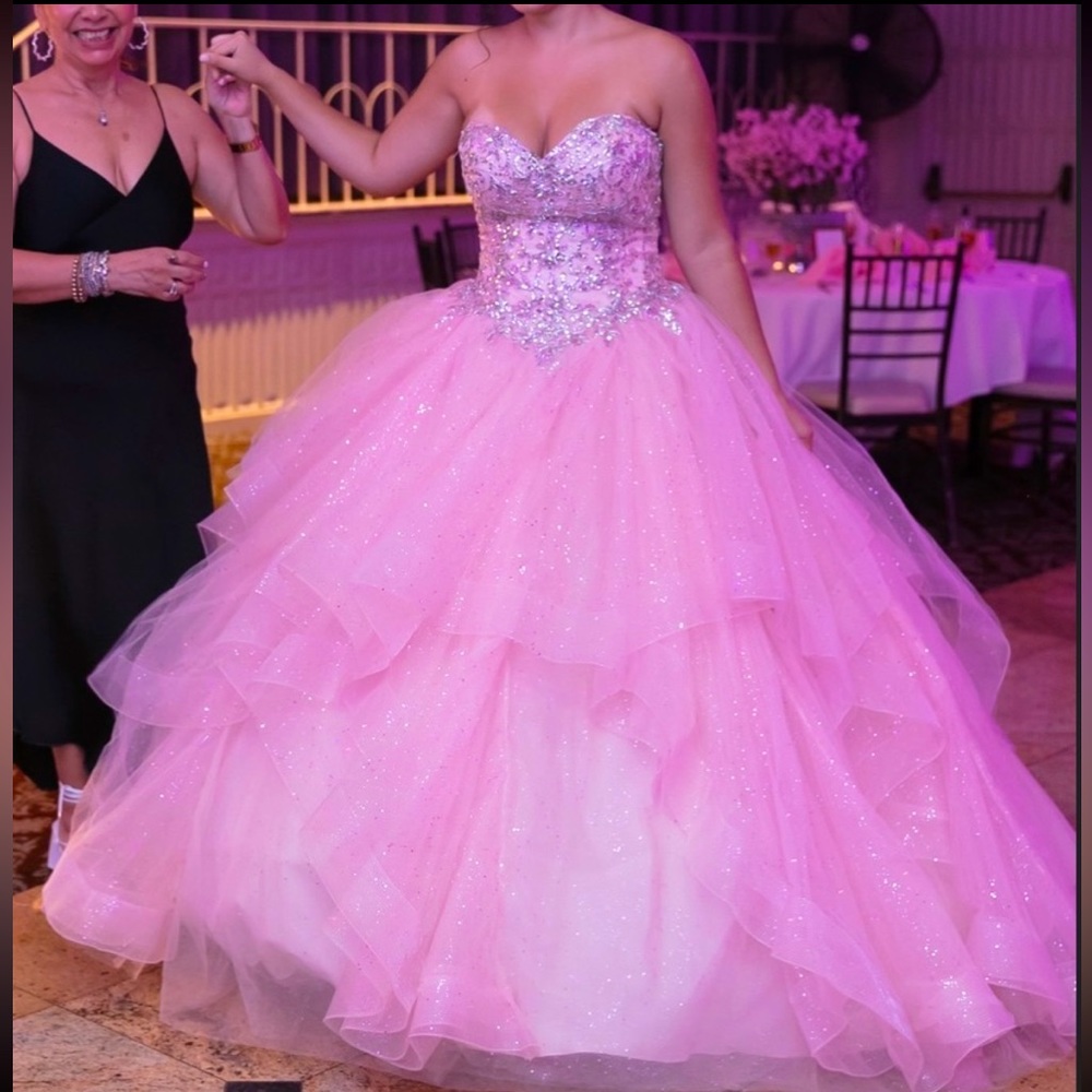 Sweet 16/ quinceañera dress, ball gown, vestido de princesa 👑🩷🌸 SIZE 6 to 8